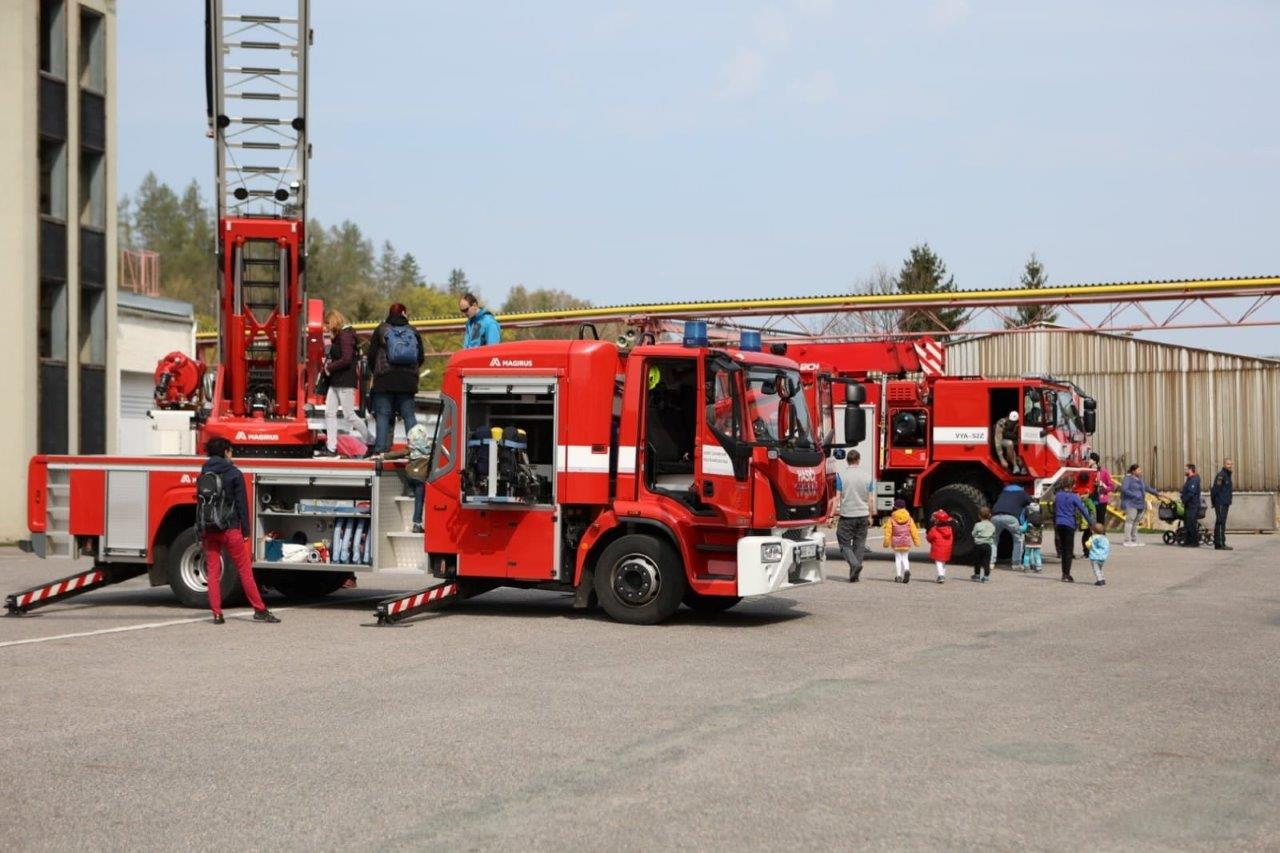 Tradiční Den otevřených stanic HZS Královéhradeckého kraje láká na techniku i dynamické ukázky