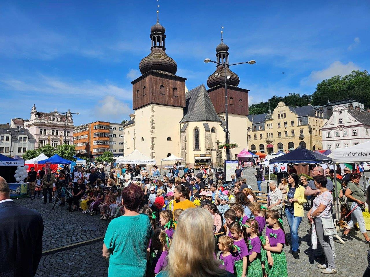 Dny pro rodinu v Náchodě: Hudba, tance, kouzelníci i poučné přednášky
