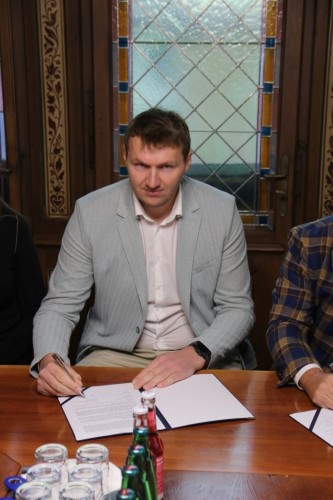 M�sto N�chod podepsalo smlouvu na obnovu parku Velk� l�zn� v B�lovsi